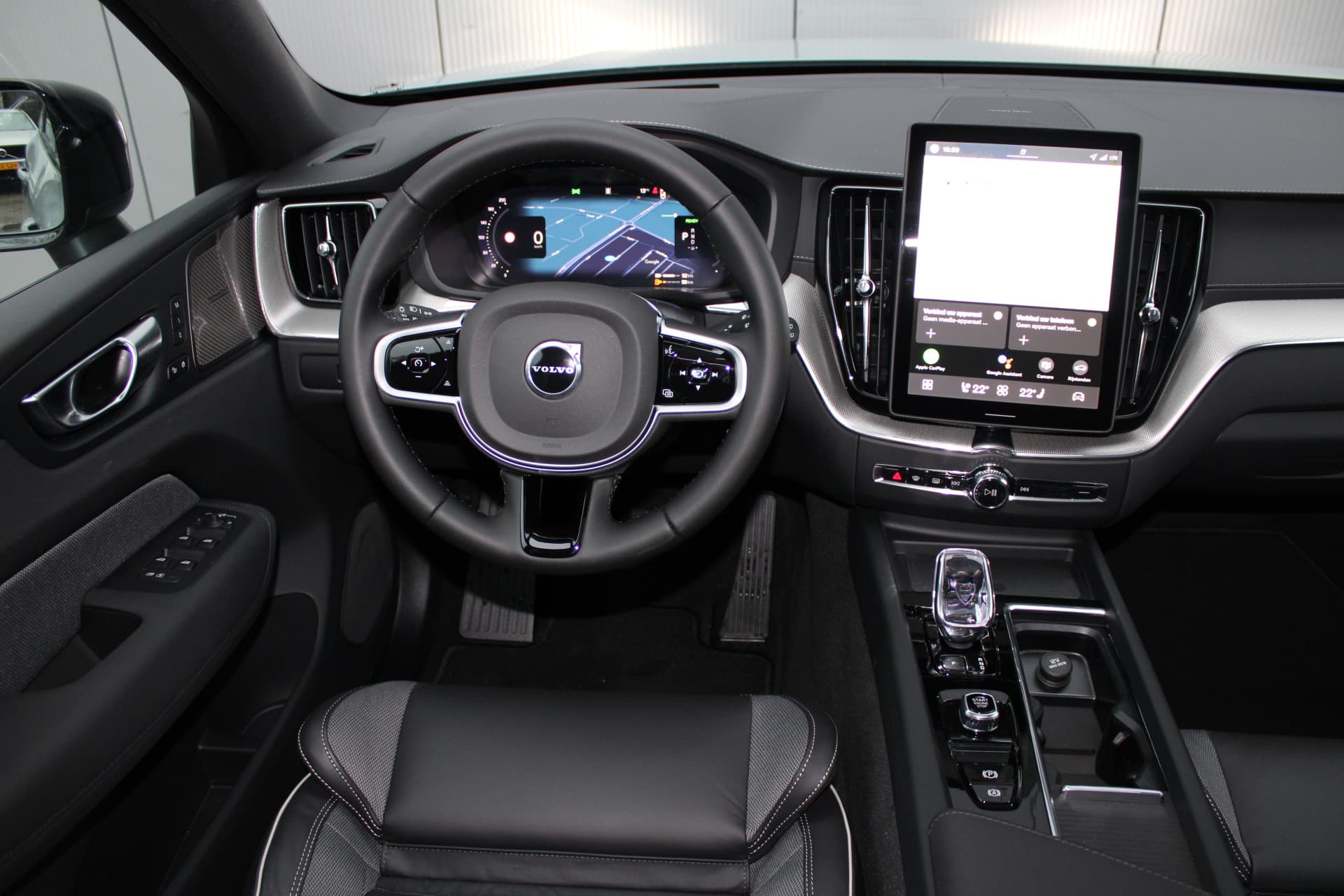 Volvo XC60 T6 Plug-in hybrid AWD Ultra Black Edition thumbnail 2