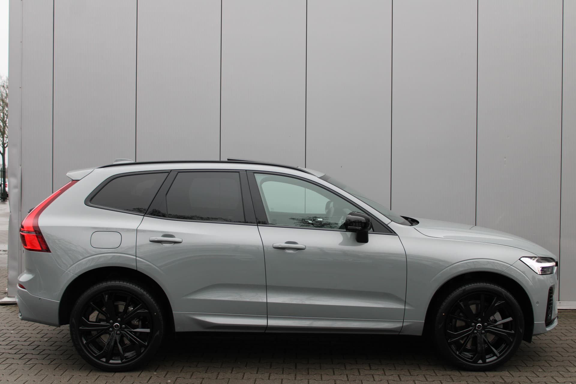 Volvo XC60 T6 Plug-in hybrid AWD Ultra Black Edition thumbnail 5