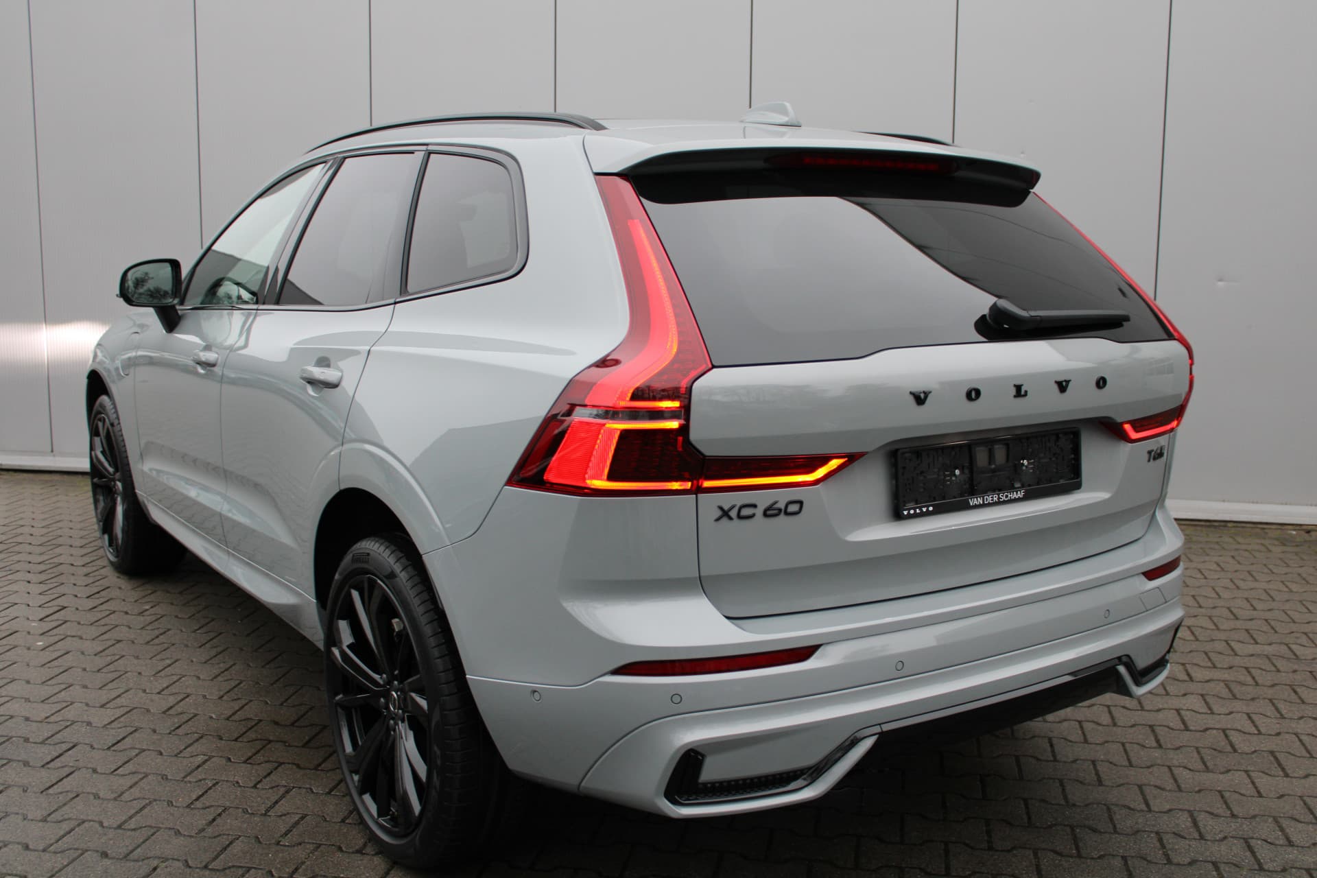 Volvo XC60 T6 Plug-in hybrid AWD Ultra Black Edition thumbnail 7