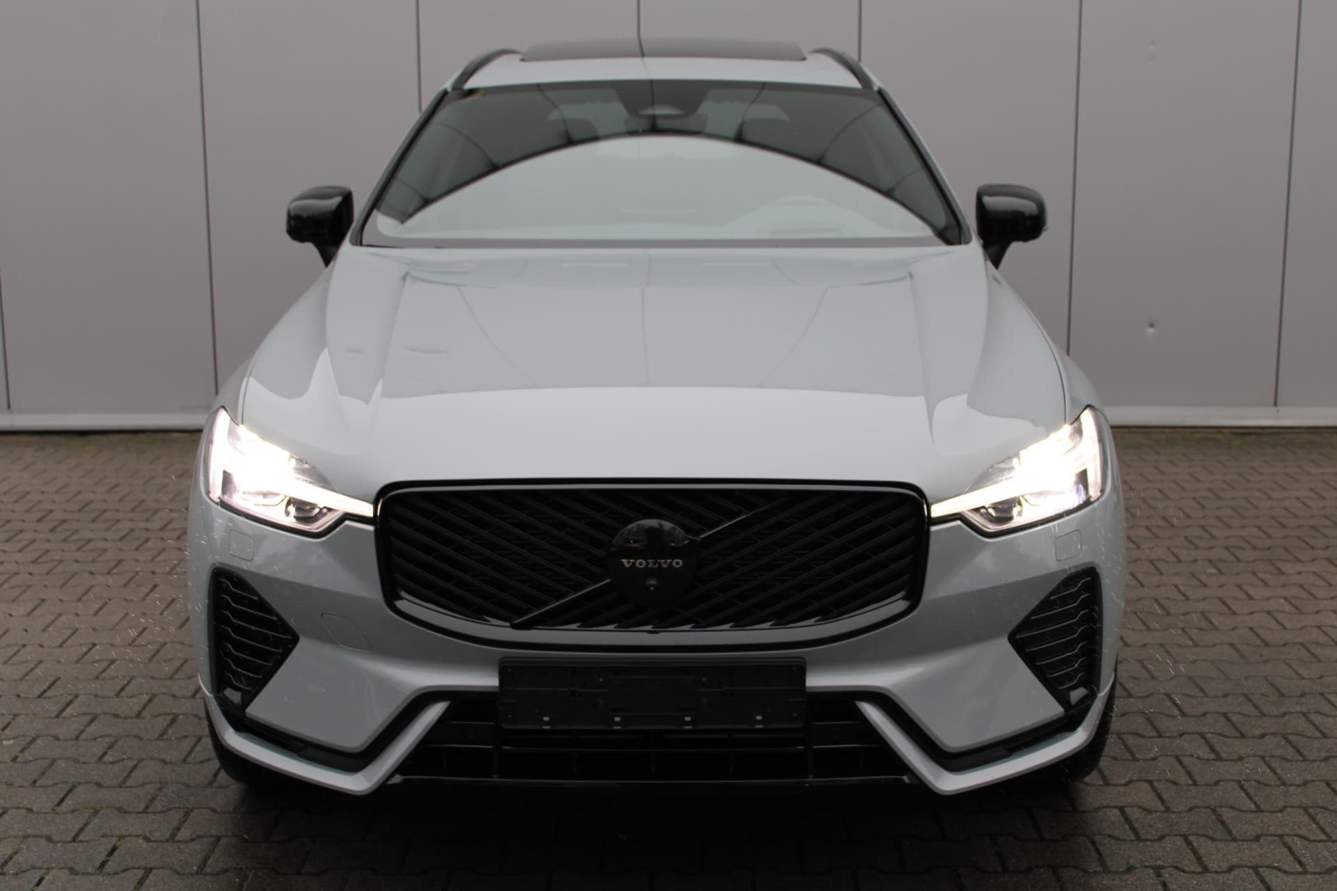 Volvo XC60 T6 Plug-in hybrid AWD Ultra Black Edition thumbnail 8