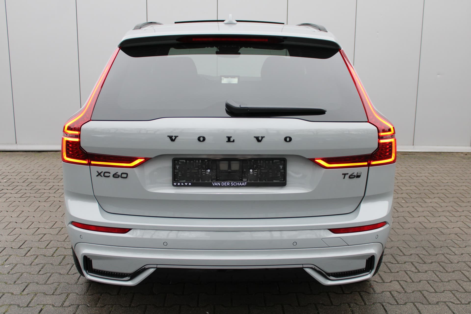 Volvo XC60 T6 Plug-in hybrid AWD Ultra Black Edition thumbnail 9