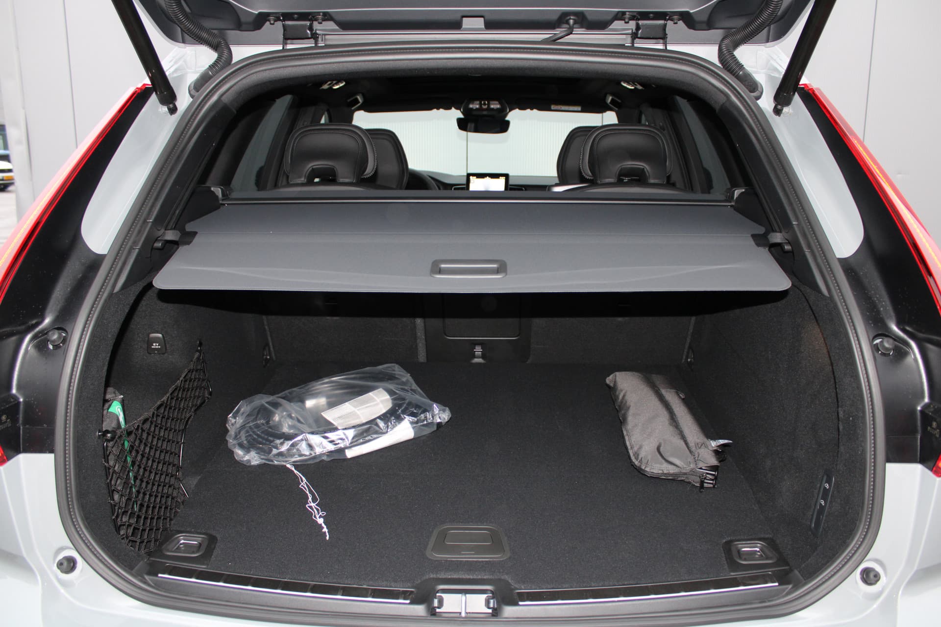 Volvo XC60 T6 Plug-in hybrid AWD Ultra Black Edition thumbnail 10