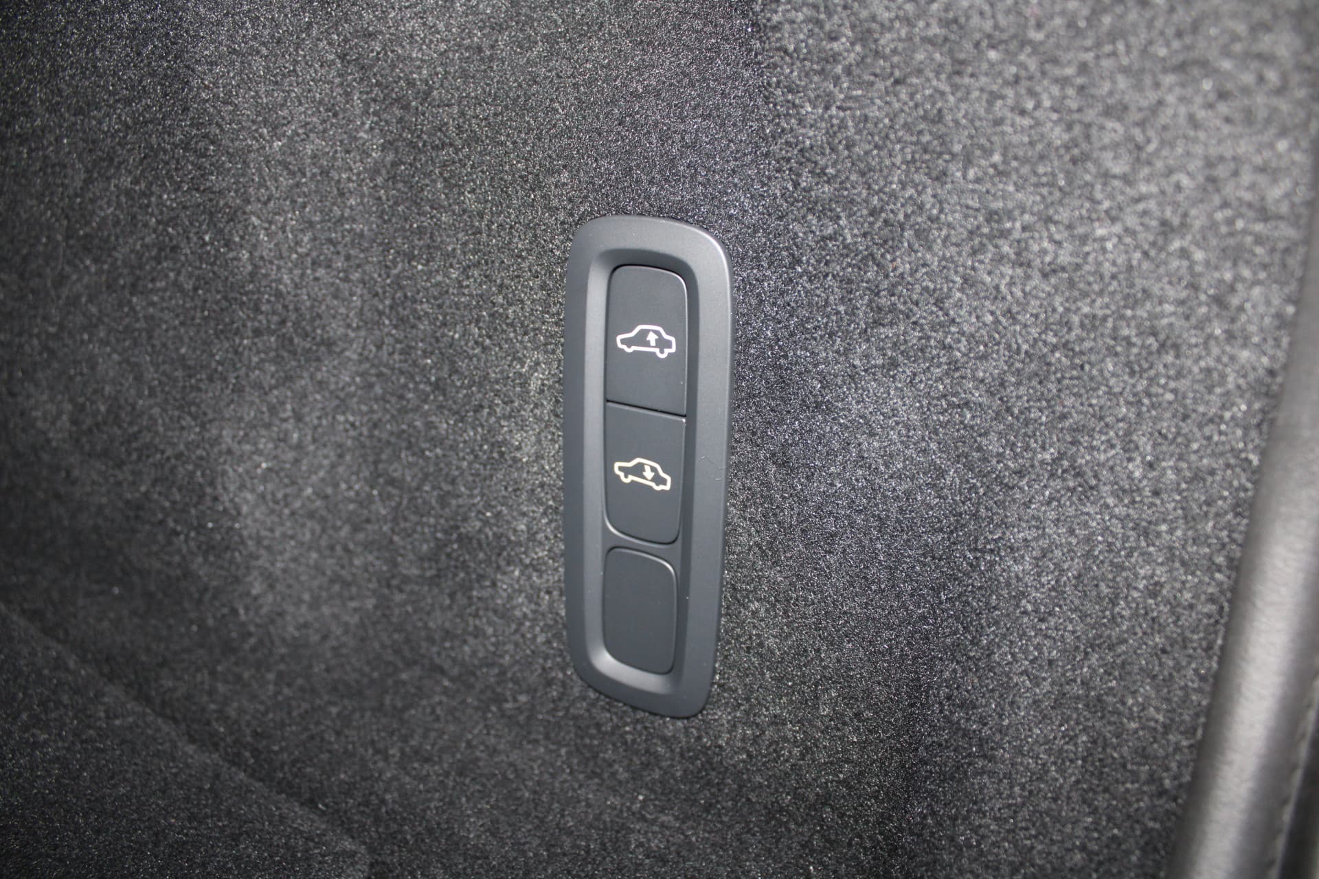 Volvo XC60 T6 Plug-in hybrid AWD Ultra Black Edition thumbnail 11