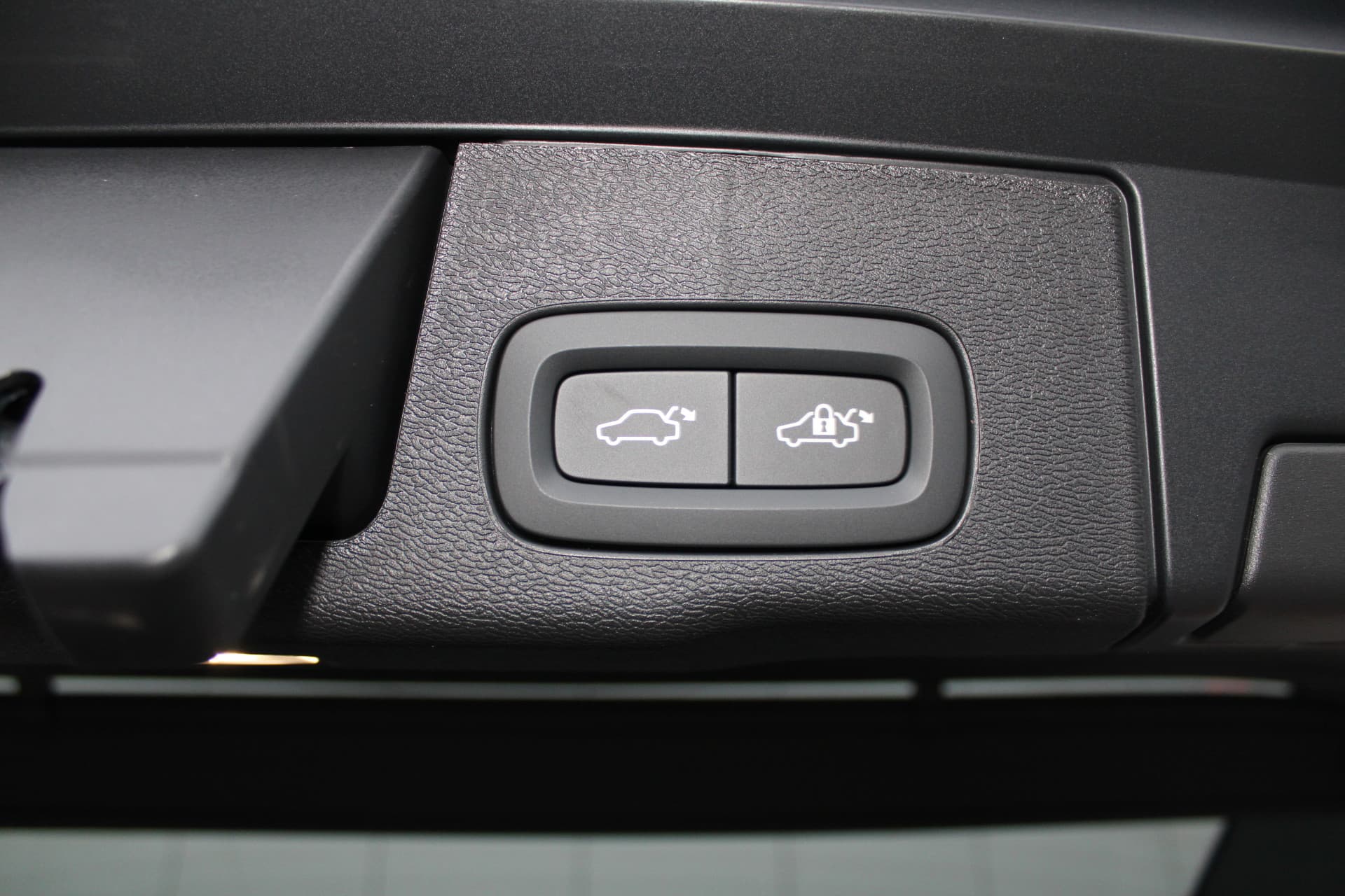 Volvo XC60 T6 Plug-in hybrid AWD Ultra Black Edition thumbnail 12