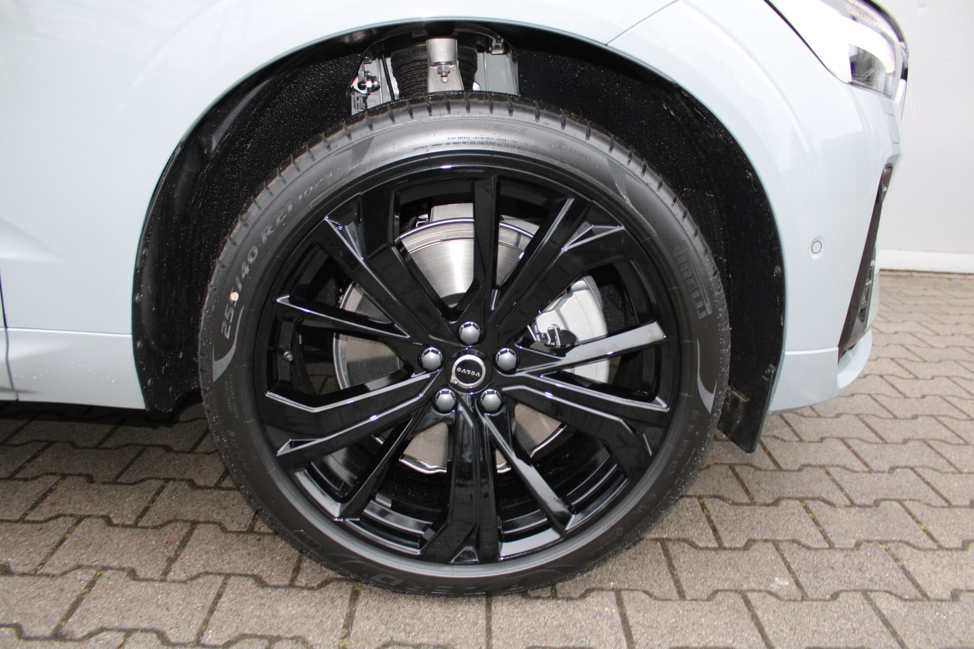 Volvo XC60 T6 Plug-in hybrid AWD Ultra Black Edition thumbnail 14