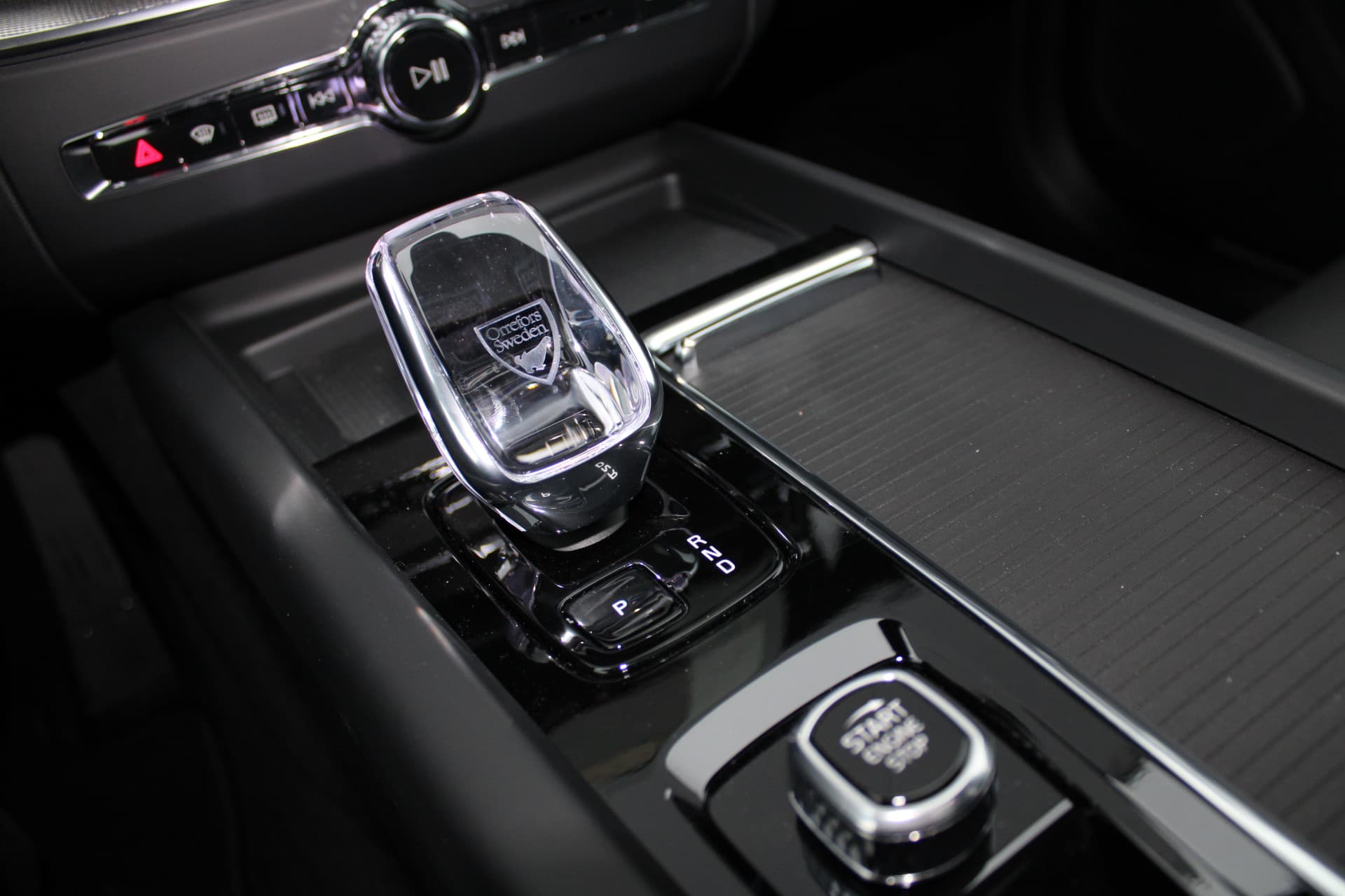 Volvo XC60 T6 Plug-in hybrid AWD Ultra Black Edition thumbnail 32