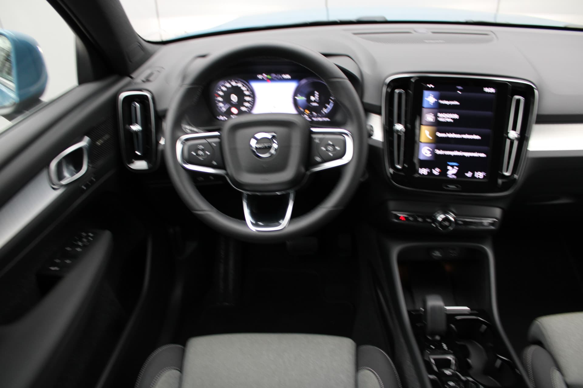 Volvo XC40 T4 plug in Inscription null thumbnail 2