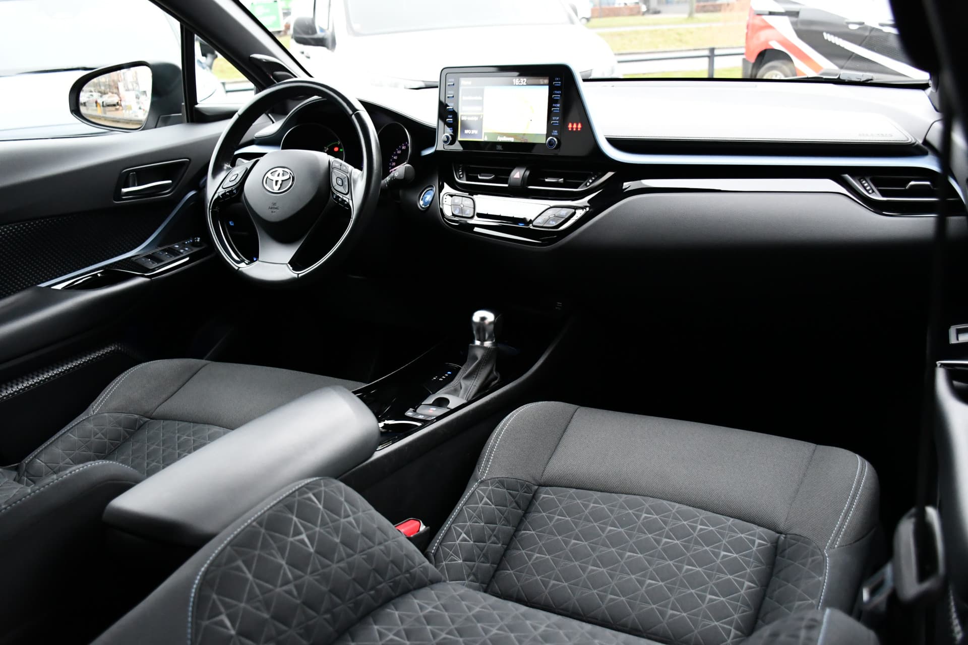 Toyota C-HR 2.0 Hybrid First Edition Automaat 184pk thumbnail 14