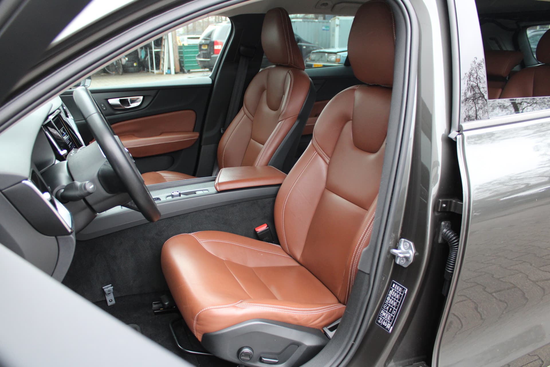 Volvo V60 B3 Momentum Advantage thumbnail 4