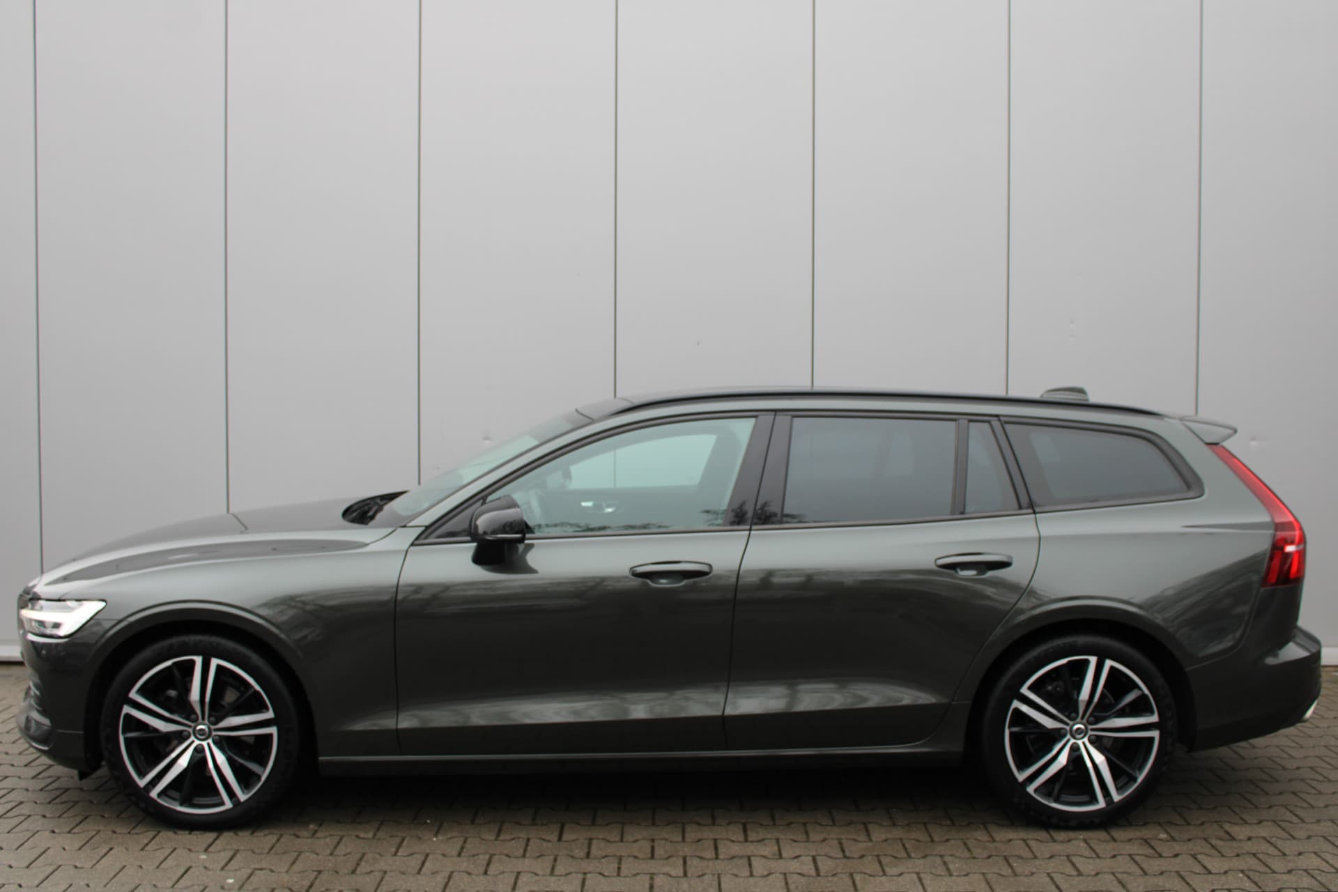 Volvo V60 B3 Momentum Advantage thumbnail 5