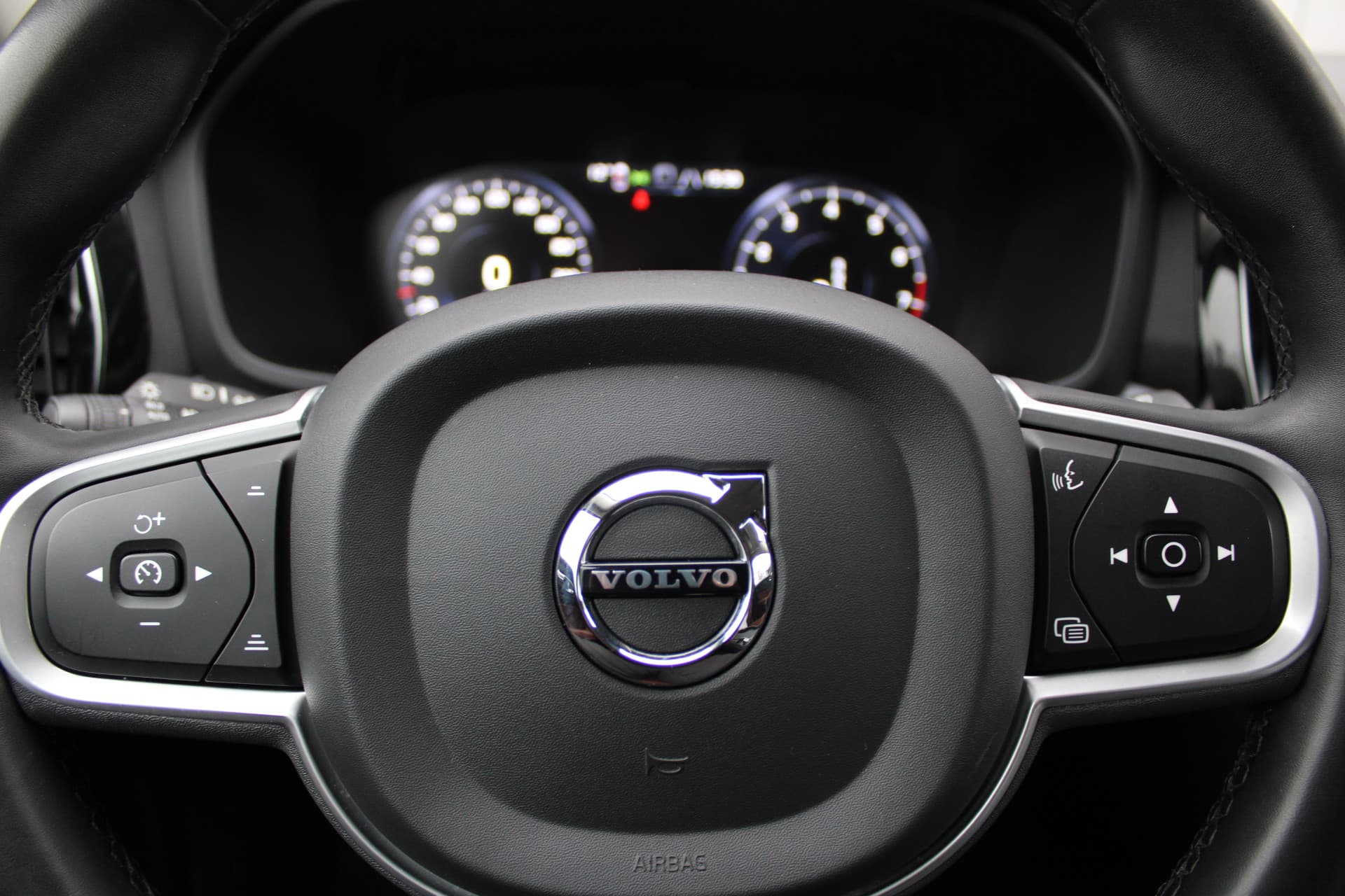 Volvo V60 B3 Momentum Advantage thumbnail 19