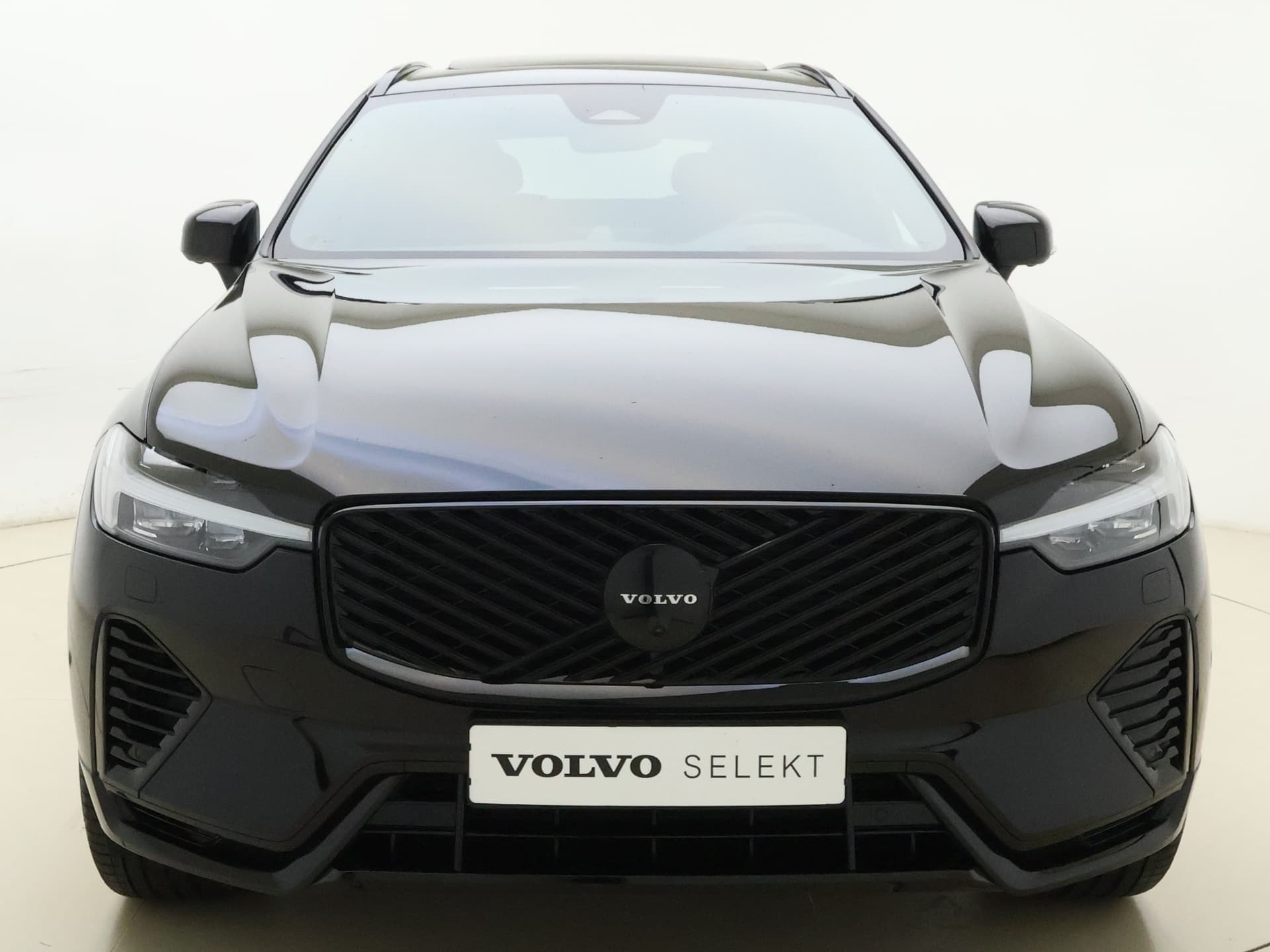 Volvo XC60 T6 350pk AWD Ultra Black Edition / GRATIS TREKHAAK T.W.V. € 1.295,- / Luchtvering / Bowers&Wilkins Audio / Ventilatie / Massage / 21'' / Extra Getint Glas / thumbnail 3