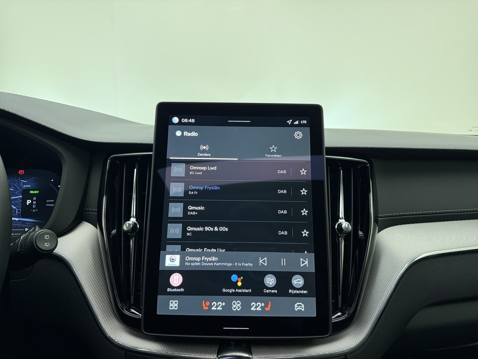 Volvo XC60 T6 350pk AWD Ultra Black Edition / GRATIS TREKHAAK T.W.V. € 1.295,- / Luchtvering / Bowers&Wilkins Audio / Ventilatie / Massage / 21'' / Extra Getint Glas / thumbnail 13