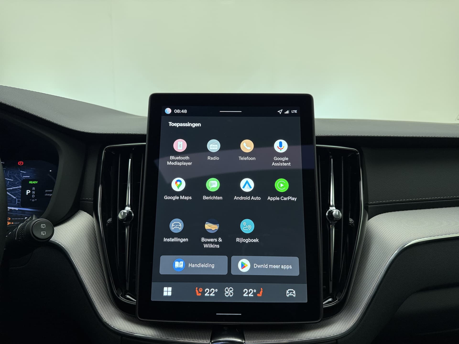 Volvo XC60 T6 350pk AWD Ultra Black Edition / GRATIS TREKHAAK T.W.V. € 1.295,- / Luchtvering / Bowers&Wilkins Audio / Ventilatie / Massage / 21'' / Extra Getint Glas / thumbnail 14