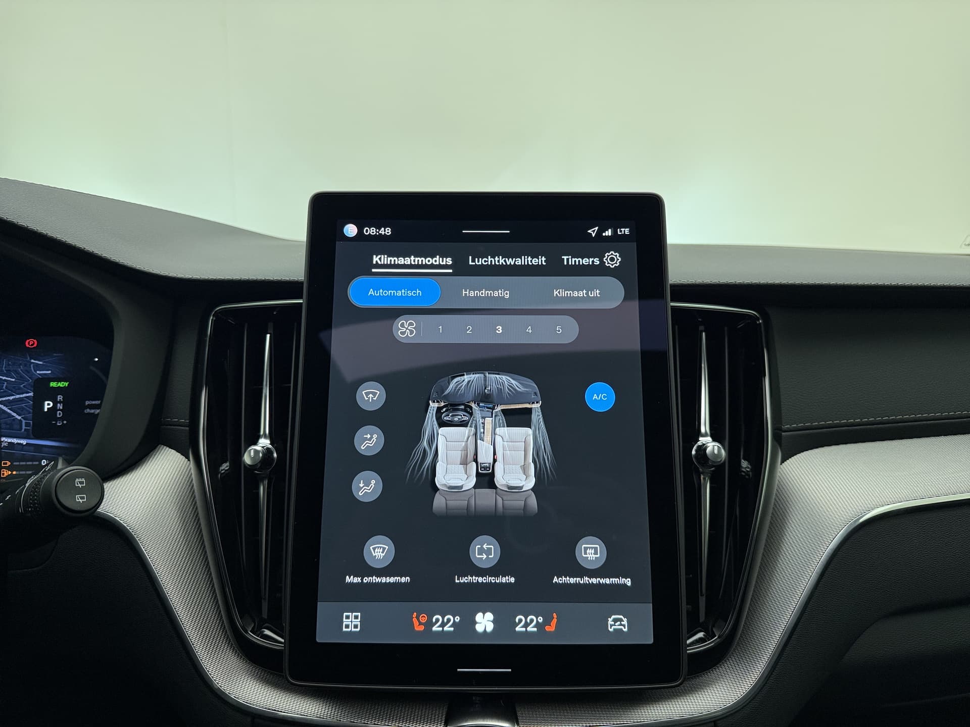 Volvo XC60 T6 350pk AWD Ultra Black Edition / GRATIS TREKHAAK T.W.V. € 1.295,- / Luchtvering / Bowers&Wilkins Audio / Ventilatie / Massage / 21'' / Extra Getint Glas / thumbnail 15