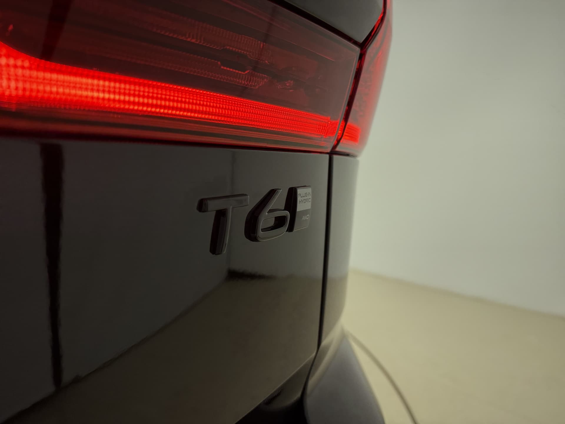 Volvo XC60 T6 350pk AWD Ultra Black Edition / GRATIS TREKHAAK T.W.V. € 1.295,- / Luchtvering / Bowers&Wilkins Audio / Ventilatie / Massage / 21'' / Extra Getint Glas / thumbnail 22