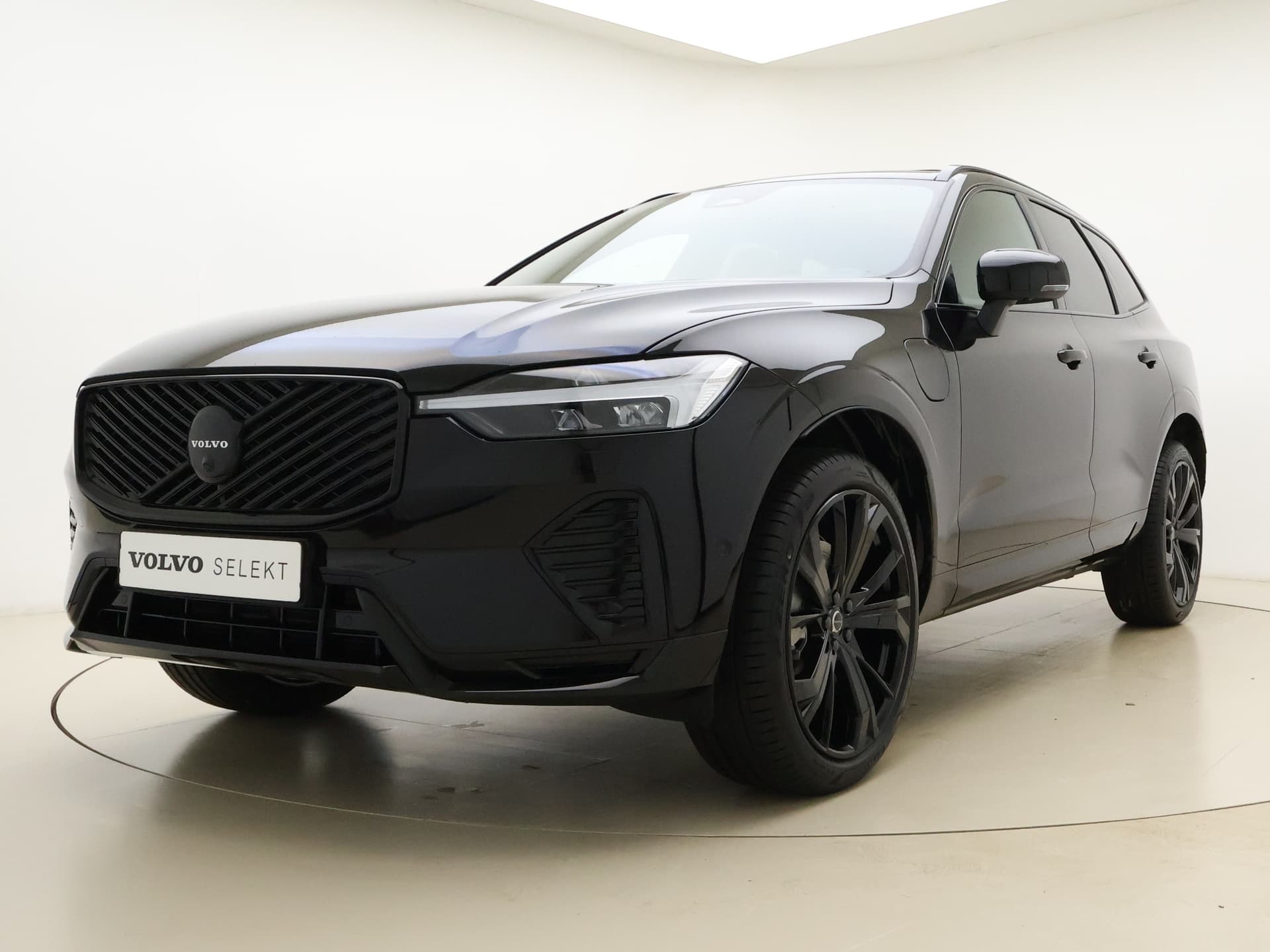 Volvo XC60 T6 350pk AWD Ultra Black Edition / GRATIS TREKHAAK T.W.V. € 1.295,- / Luchtvering / Bowers&Wilkins Audio / Ventilatie / Massage / 21'' / Extra Getint Glas / thumbnail 25