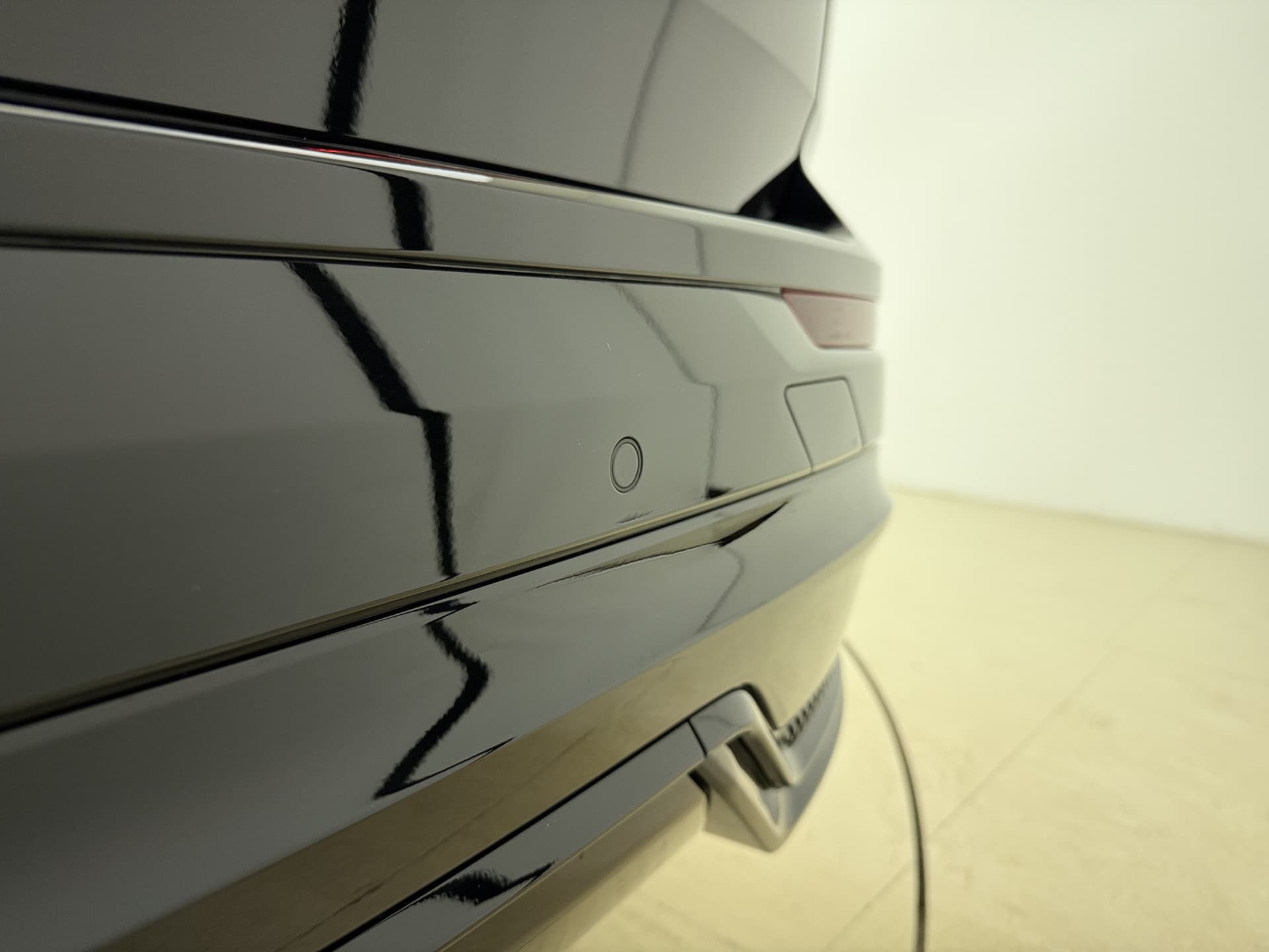 Volvo XC60 T6 350pk AWD Ultra Black Edition / GRATIS TREKHAAK T.W.V. € 1.295,- / Luchtvering / Bowers&Wilkins Audio / Ventilatie / Massage / 21'' / Extra Getint Glas / thumbnail 31