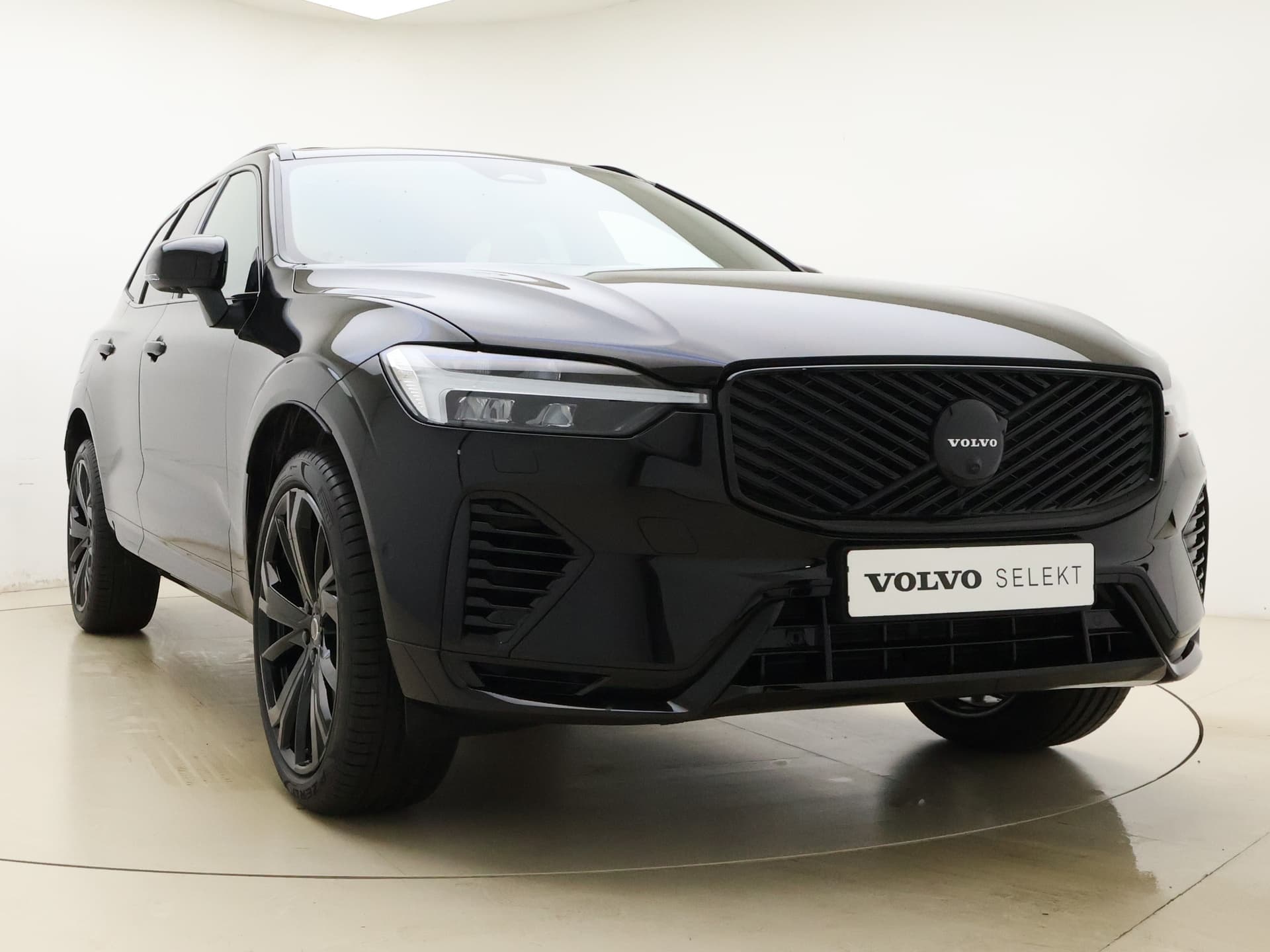 Volvo XC60 T6 350pk AWD Ultra Black Edition / GRATIS TREKHAAK T.W.V. € 1.295,- / Luchtvering / Bowers&Wilkins Audio / Ventilatie / Massage / 21'' / Extra Getint Glas / thumbnail 34