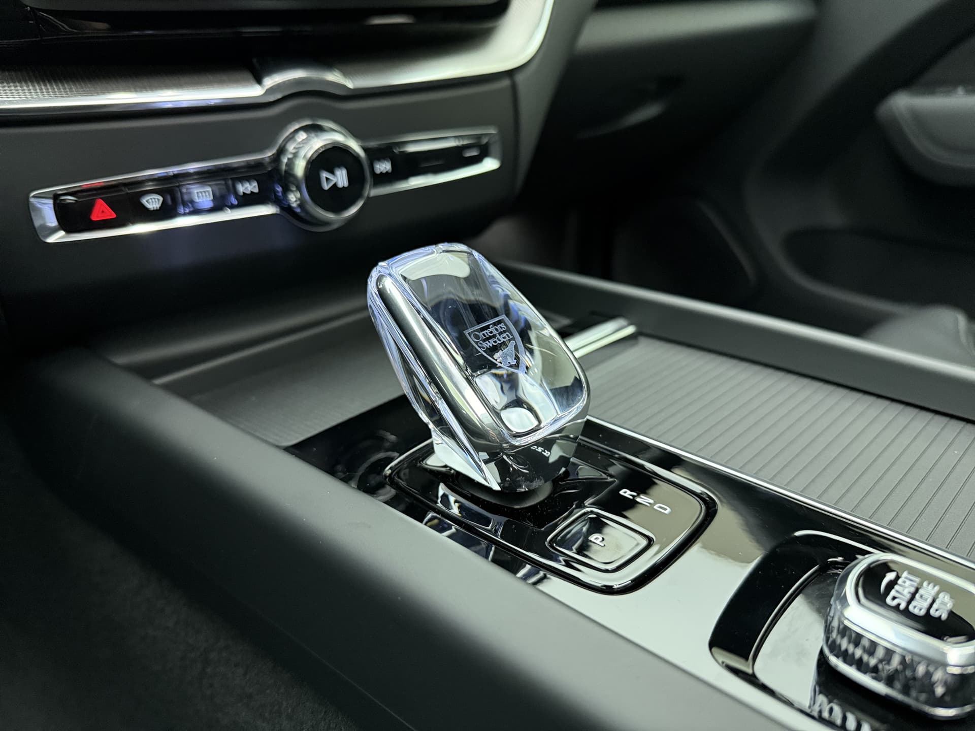 Volvo XC60 T6 350pk AWD Ultra Black Edition / GRATIS TREKHAAK T.W.V. € 1.295,- / Luchtvering / Bowers&Wilkins Audio / Ventilatie / Massage / 21'' / Extra Getint Glas / thumbnail 37