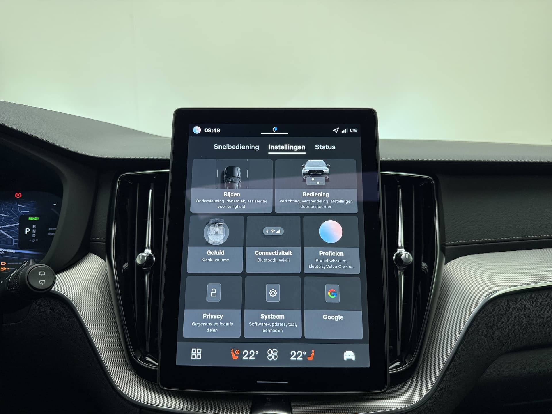 Volvo XC60 T6 350pk AWD Ultra Black Edition / GRATIS TREKHAAK T.W.V. € 1.295,- / Luchtvering / Bowers&Wilkins Audio / Ventilatie / Massage / 21'' / Extra Getint Glas / thumbnail 45