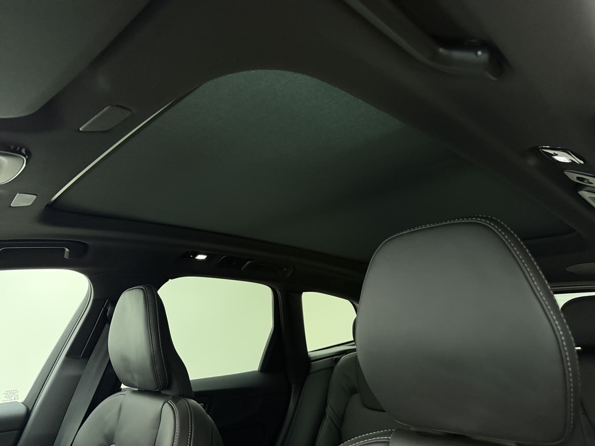 Volvo XC60 T6 350pk AWD Ultra Black Edition / GRATIS TREKHAAK T.W.V. € 1.295,- / Luchtvering / Bowers&Wilkins Audio / Ventilatie / Massage / 21'' / Extra Getint Glas / thumbnail 52