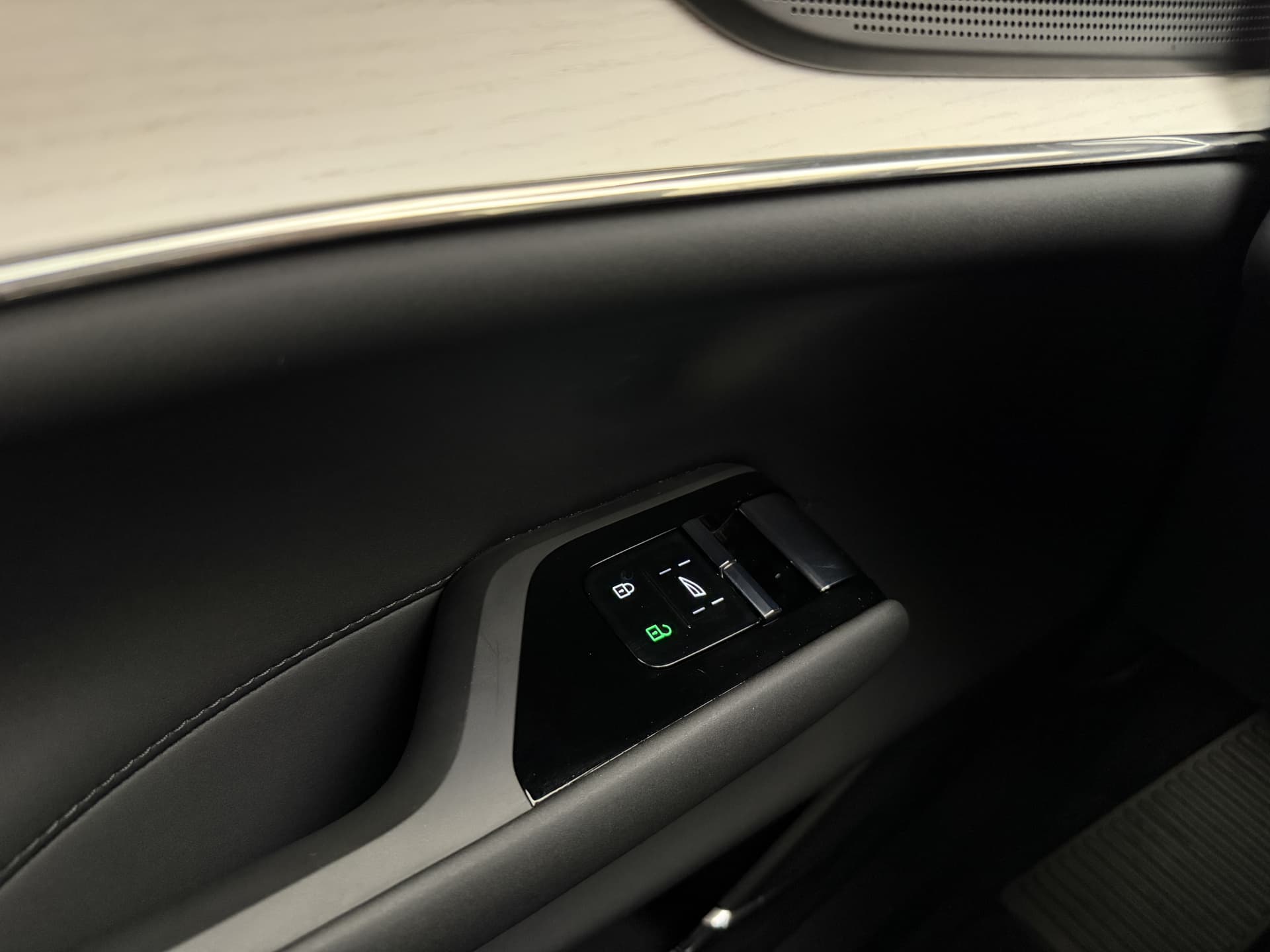 Volvo EX90 Twin Motor Performance Ultra / NIEUW / DIRECT LEVERBAAR / LUCHTVERING / WOOL BLEND / 22'' / CLIMATE / 3 JAAR GRATIS ONDERHOUD / thumbnail 54