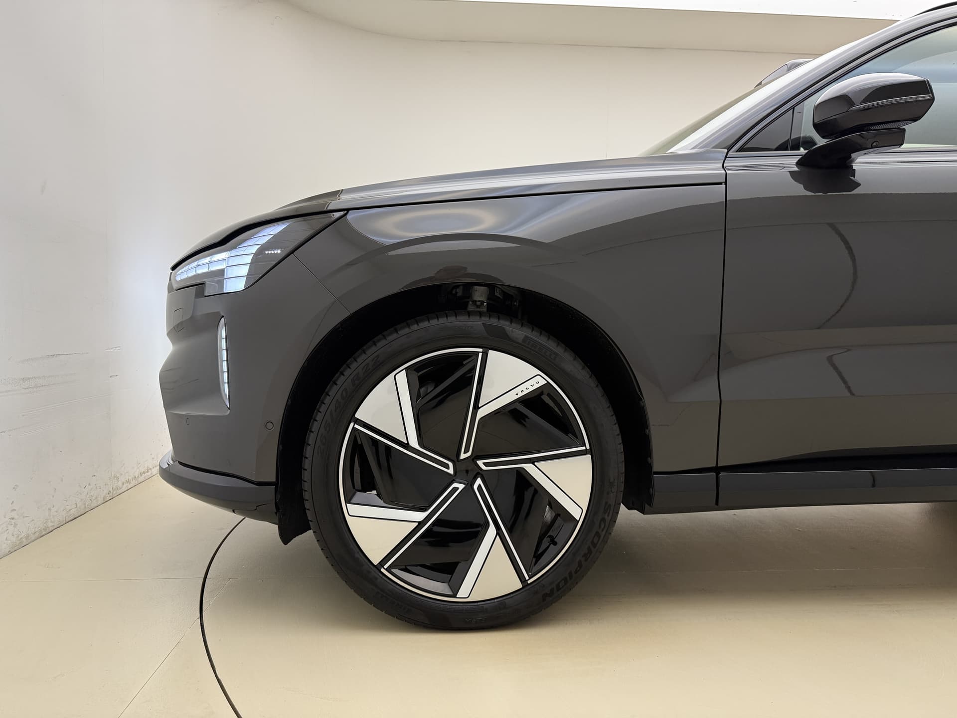 Volvo EX90 Twin Motor Performance Ultra / NIEUW / DIRECT LEVERBAAR / LUCHTVERING / WOOL BLEND / 22'' / CLIMATE / 3 JAAR GRATIS ONDERHOUD / thumbnail 61