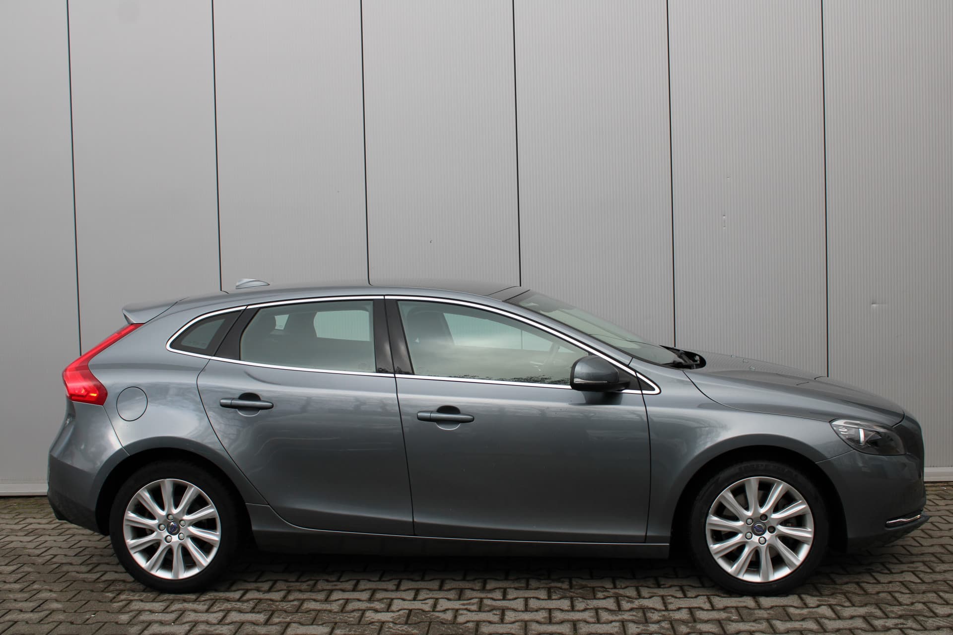 Volvo V40 T3 Automaat Momentum thumbnail 3