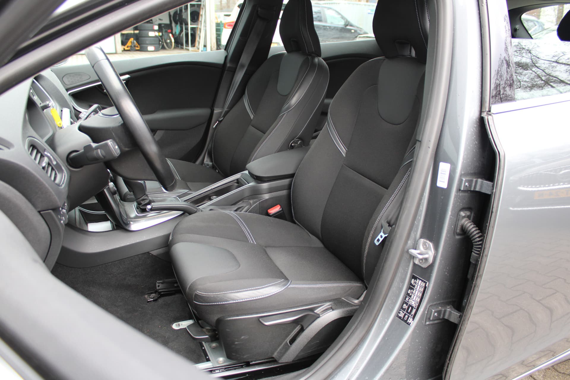 Volvo V40 T3 Automaat Momentum thumbnail 4