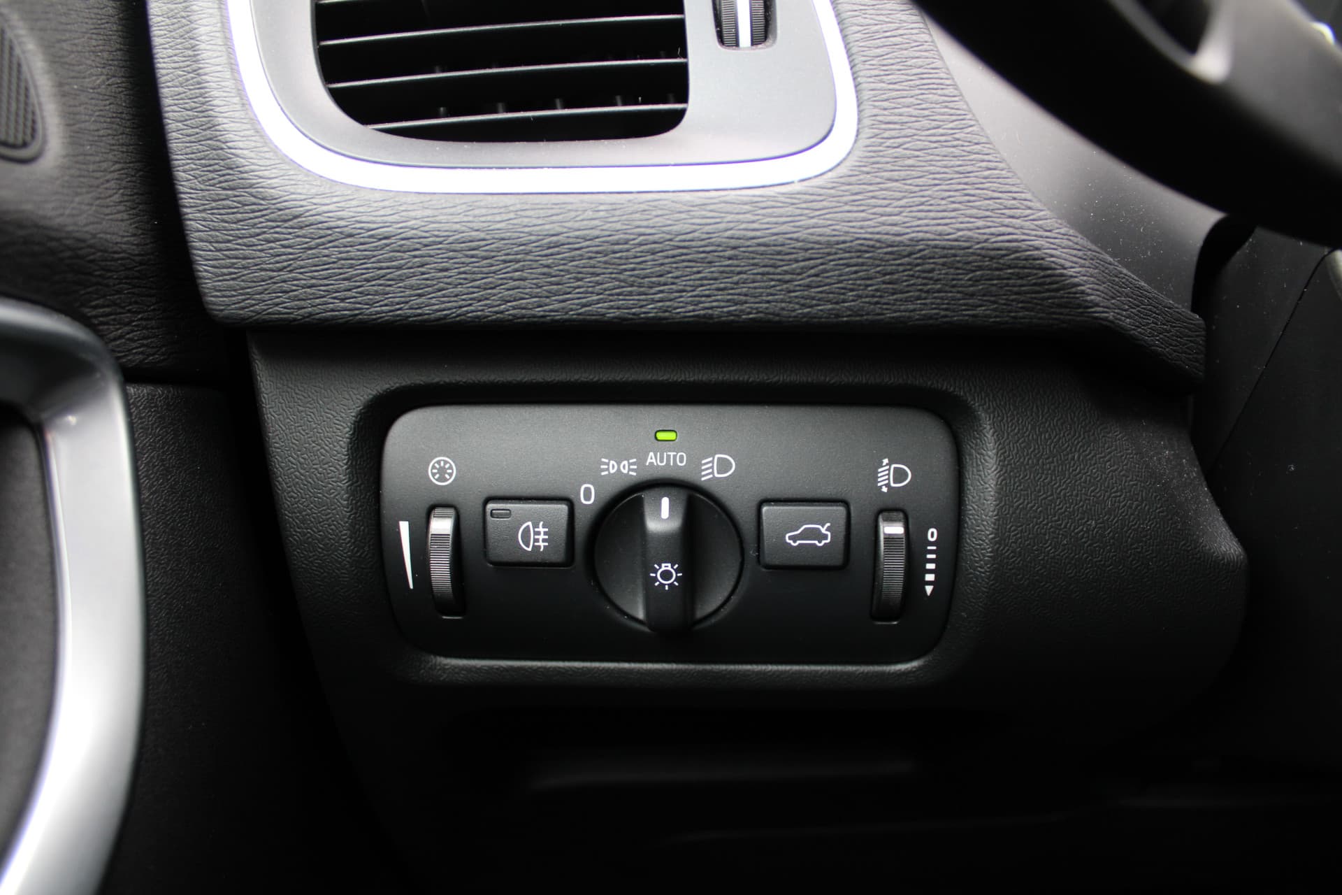 Volvo V40 T3 Automaat Momentum thumbnail 20