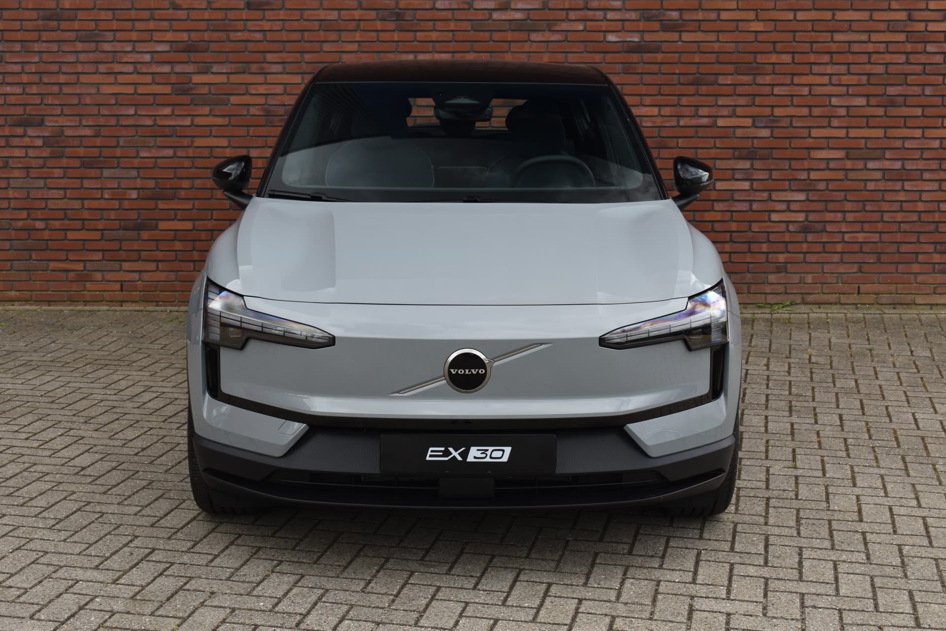 Volvo EX30 Extended Range 272PK Plus thumbnail 3