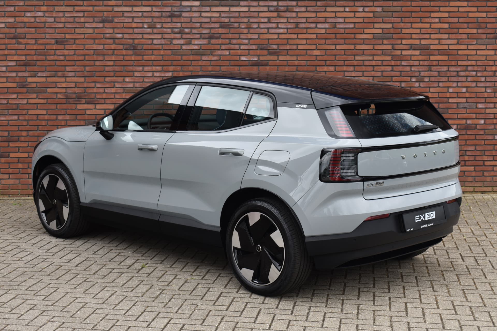 Volvo EX30 Extended Range 272PK Plus thumbnail 4