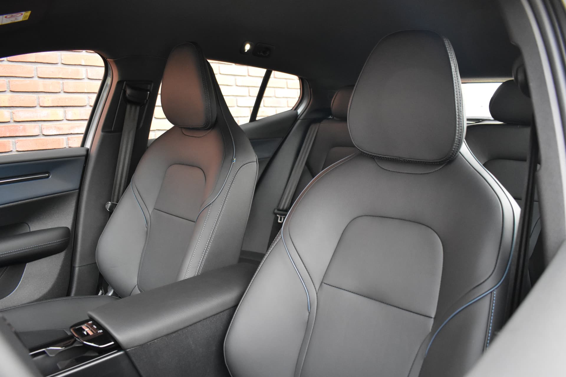 Volvo EX30 Extended Range 272PK Plus thumbnail 11