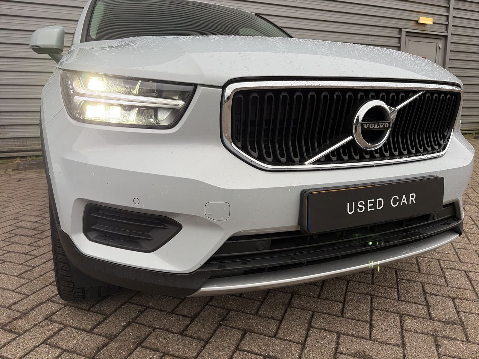 Volvo XC40 1.5 T3 Momentum Pro / Panoramdak / Lederen bekleding / 19" Velgen / thumbnail 4