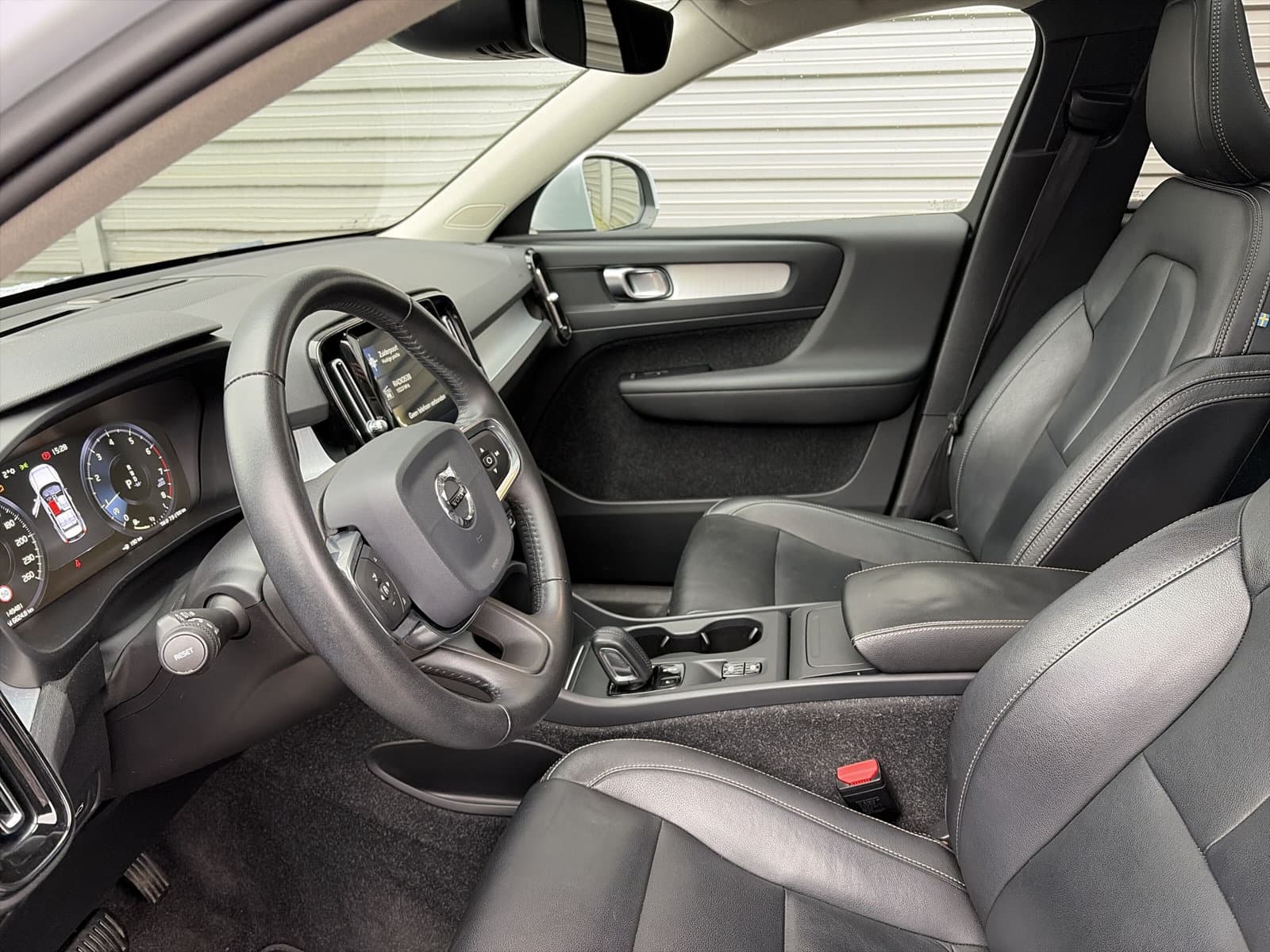 Volvo XC40 1.5 T3 Momentum Pro / Panoramdak / Lederen bekleding / 19" Velgen / thumbnail 10