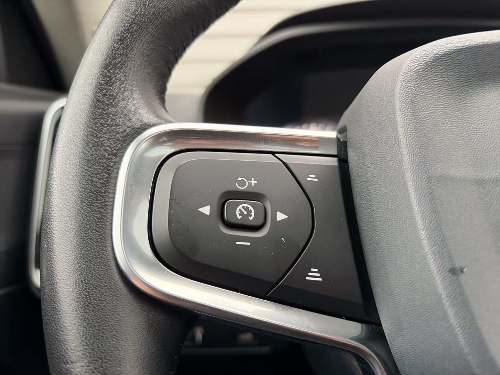 Volvo XC40 1.5 T3 Momentum Pro / Panoramdak / Lederen bekleding / 19" Velgen / thumbnail 20