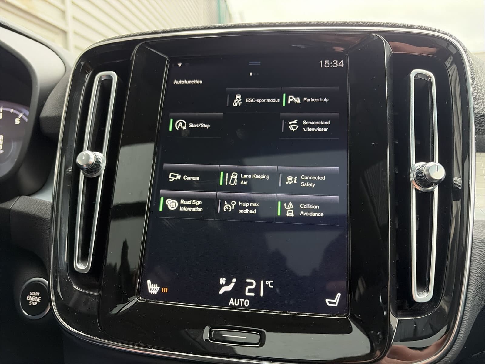 Volvo XC40 1.5 T3 Momentum Pro / Panoramdak / Lederen bekleding / 19" Velgen / thumbnail 30