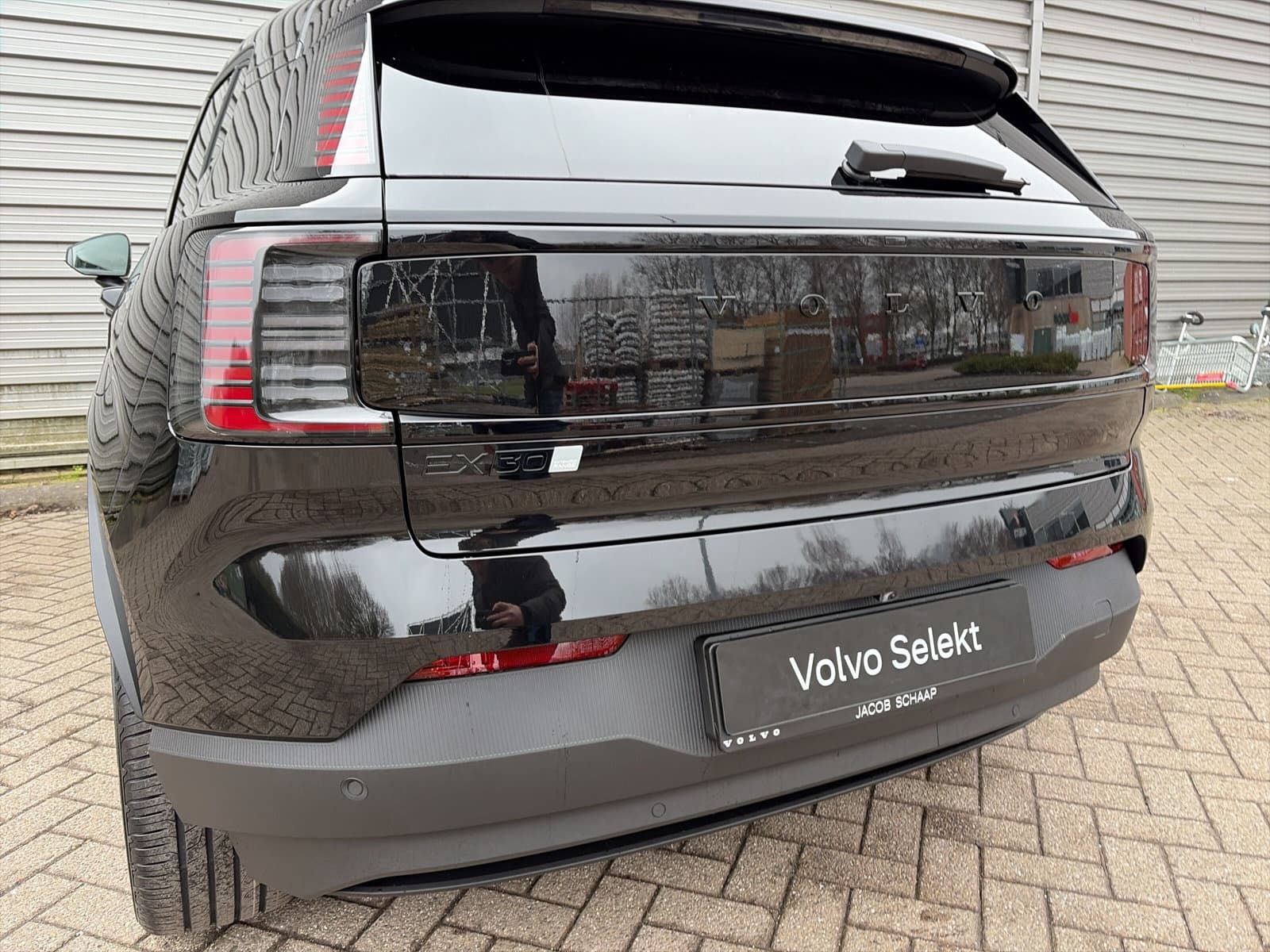 Volvo EX30 Extended Range Black Edition 69 kWh / Elektrisch verstelbare voorstoelen / Pack Climat / 19" / thumbnail 5