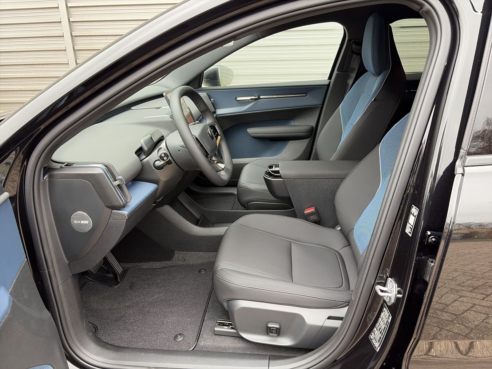 Volvo EX30 Extended Range Black Edition 69 kWh / Elektrisch verstelbare voorstoelen / Pack Climat / 19" / thumbnail 8