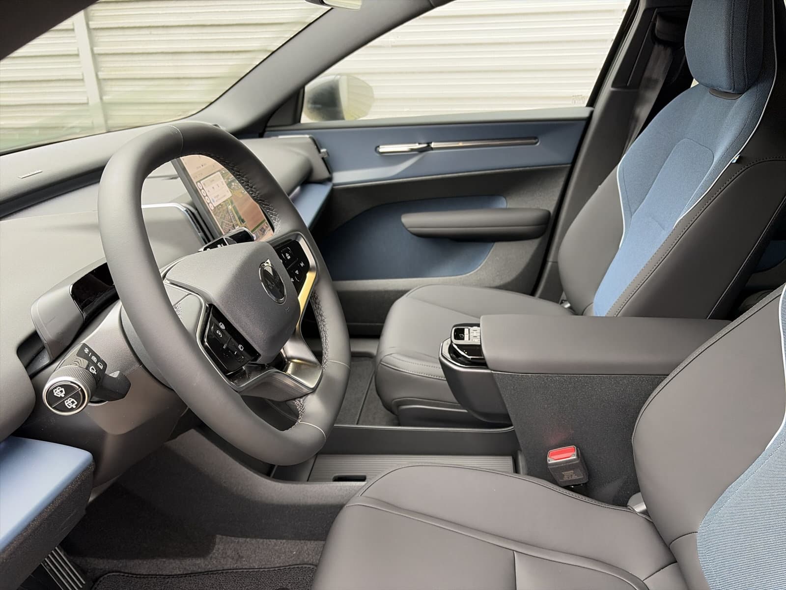 Volvo EX30 Extended Range Black Edition 69 kWh / Elektrisch verstelbare voorstoelen / Pack Climat / 19" / thumbnail 10