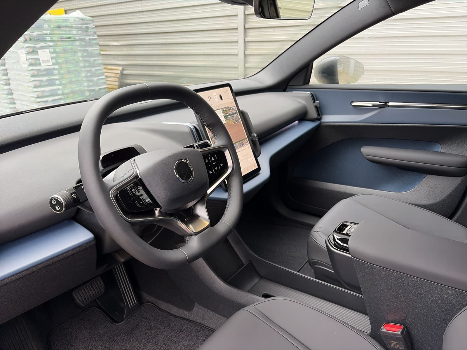 Volvo EX30 Extended Range Black Edition 69 kWh / Elektrisch verstelbare voorstoelen / Pack Climat / 19" / thumbnail 11