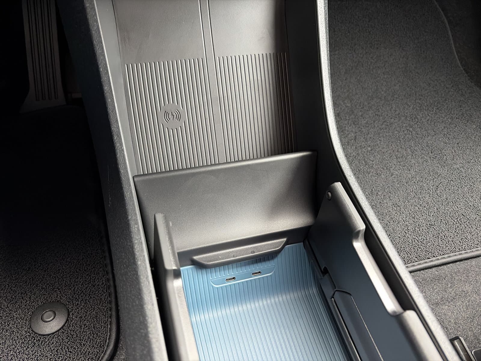 Volvo EX30 Extended Range Black Edition 69 kWh / Elektrisch verstelbare voorstoelen / Pack Climat / 19" / thumbnail 27