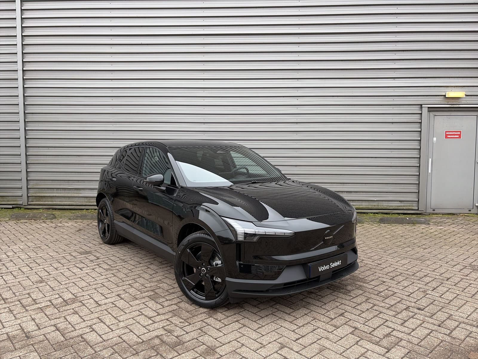 Volvo EX30 Extended Range Black Edition 69 kWh / Elektrisch verstelbare voorstoelen / Pack Climat / 19" / thumbnail 31