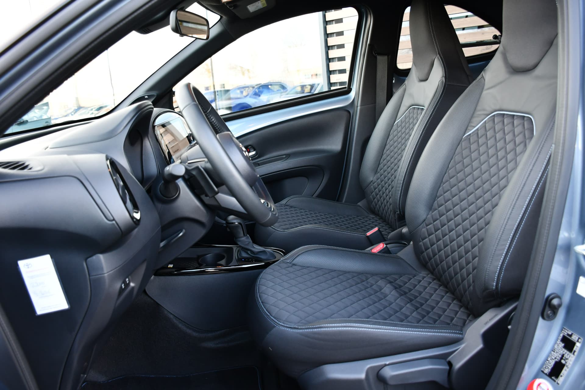 Toyota Aygo X 1.0 VVT-i S-CVT Premium Automaat 72pk thumbnail 5