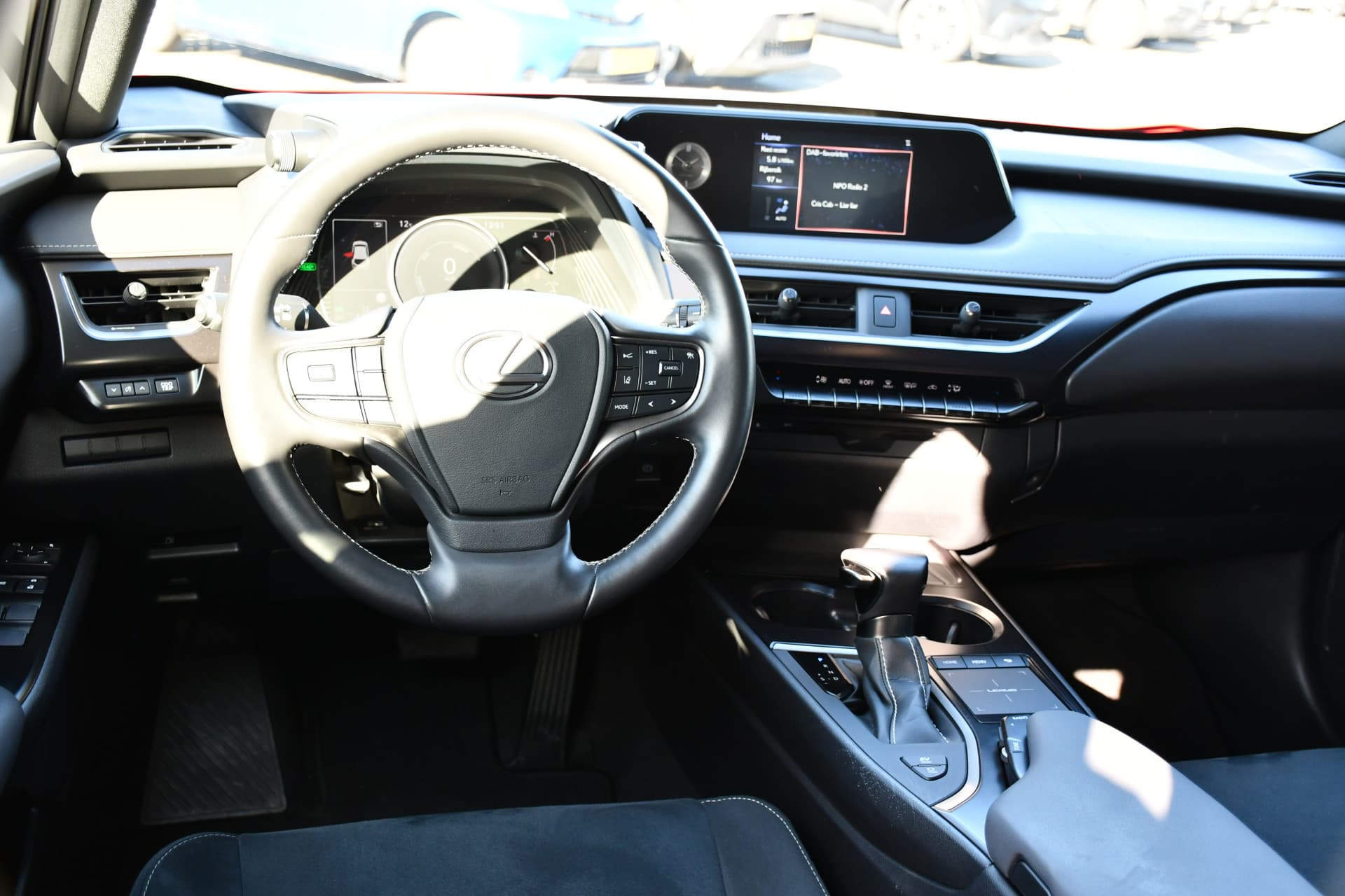 Lexus UX 250h Preference Line Automaat 184pk thumbnail 2