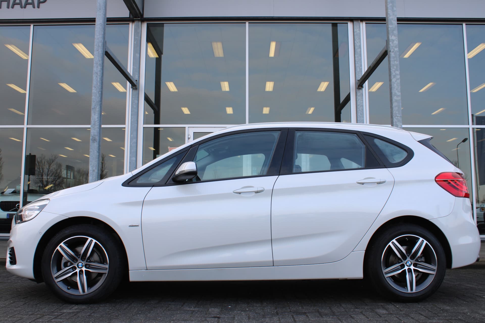 BMW 2 Serie Active Tourer 218i Corporate Lease Executive thumbnail 2