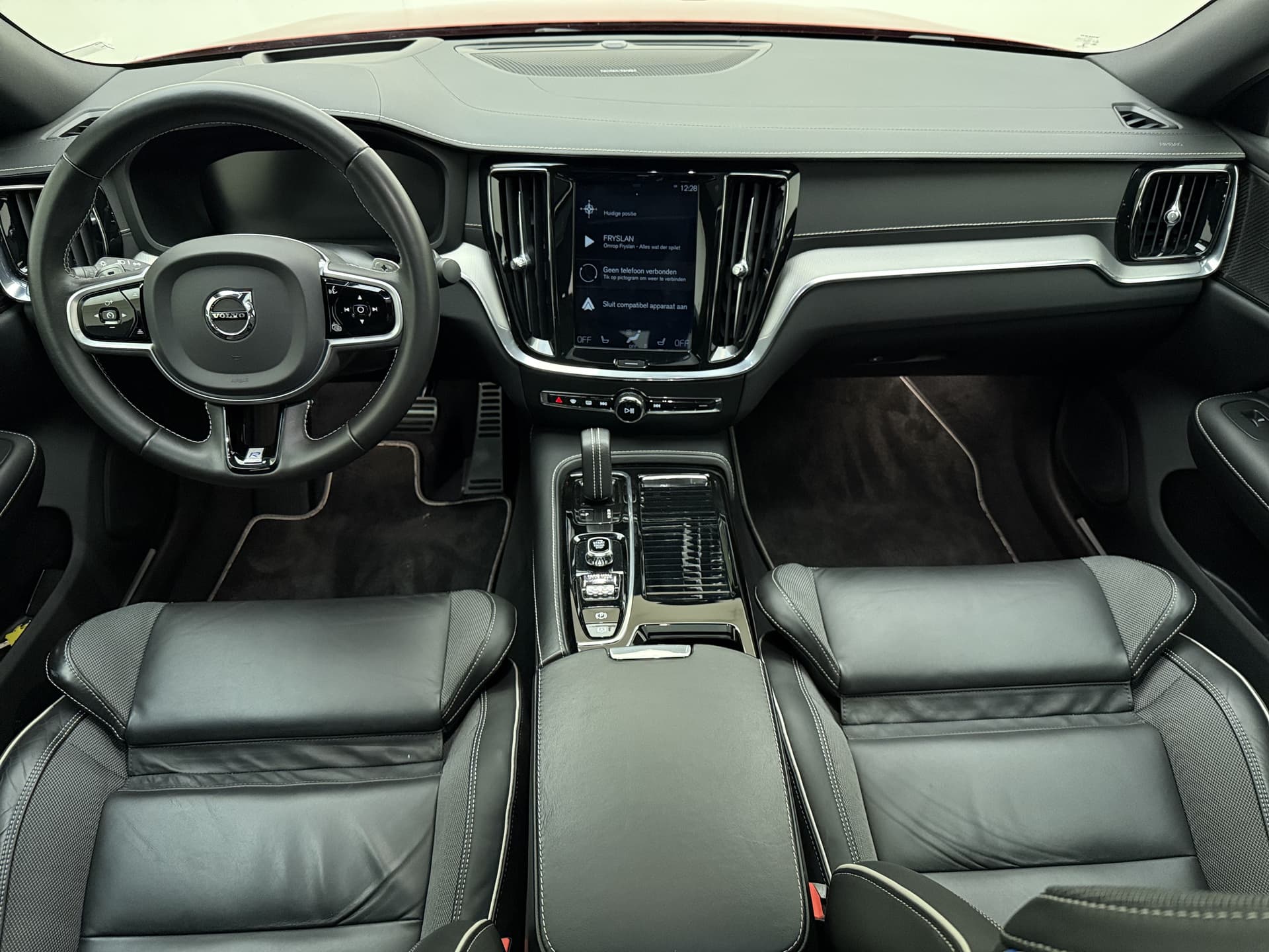 Volvo S60 T8 405pk AWD R-Design / Polestar / 20'' / Styling kit / Head-Up / Harman&Kardon / Panoramadak / Lederen Dashboard / Adapt. Cruise / BLIS / Full-LED / thumbnail 2