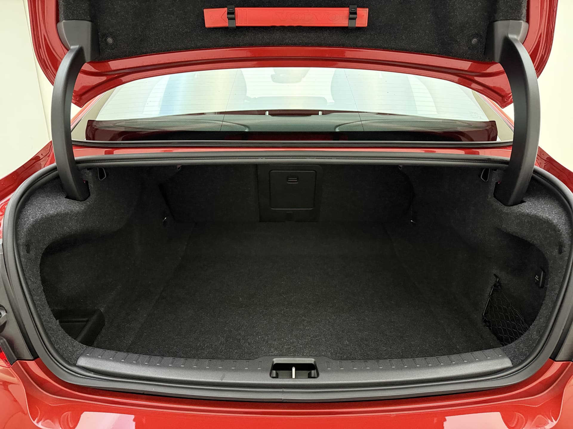 Volvo S60 T8 405pk AWD R-Design / Polestar / 20'' / Styling kit / Head-Up / Harman&Kardon / Panoramadak / Lederen Dashboard / Adapt. Cruise / BLIS / Full-LED / thumbnail 8