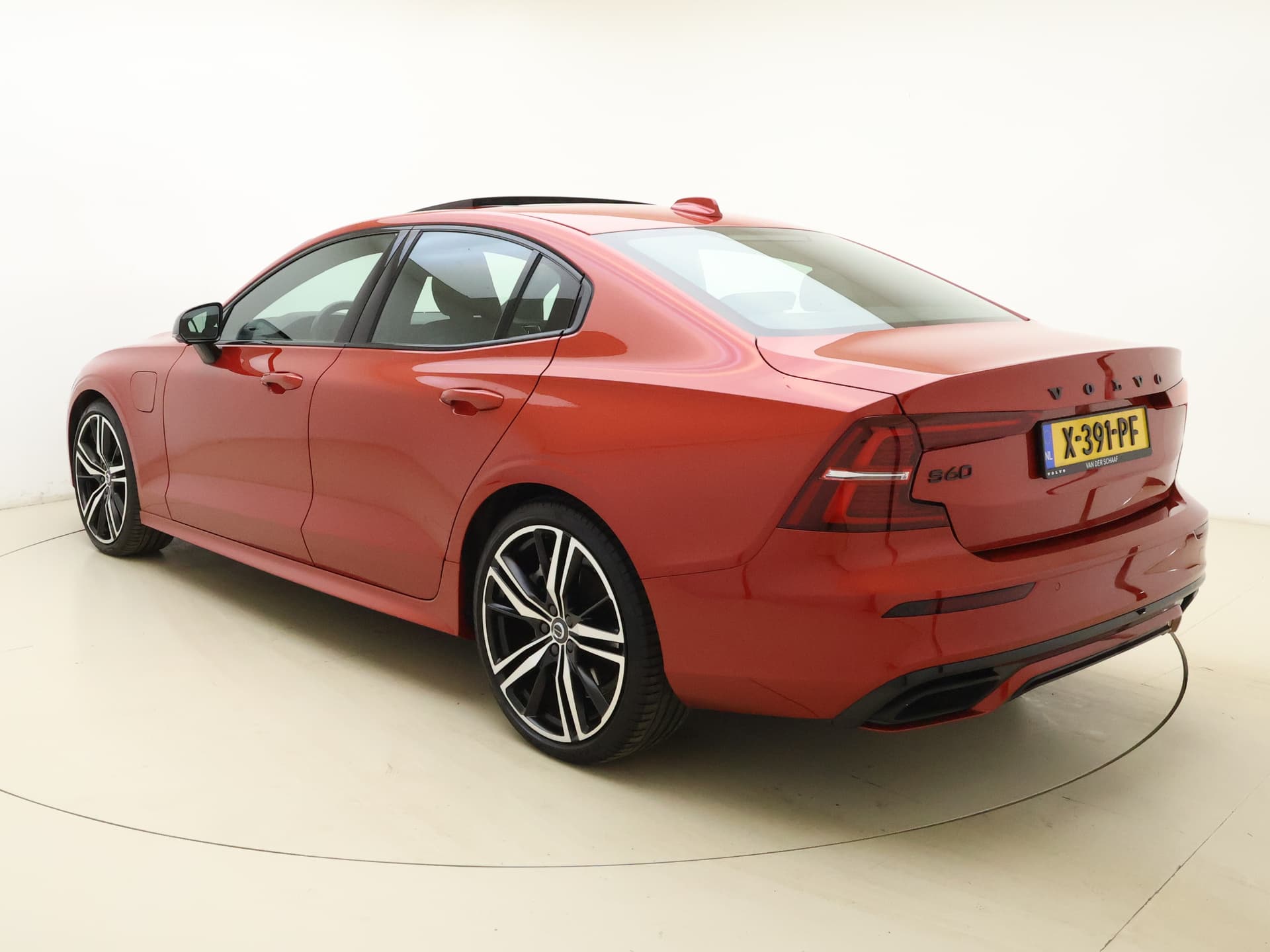 Volvo S60 T8 405pk AWD R-Design / Polestar / 20'' / Styling kit / Head-Up / Harman&Kardon / Panoramadak / Lederen Dashboard / Adapt. Cruise / BLIS / Full-LED / thumbnail 9